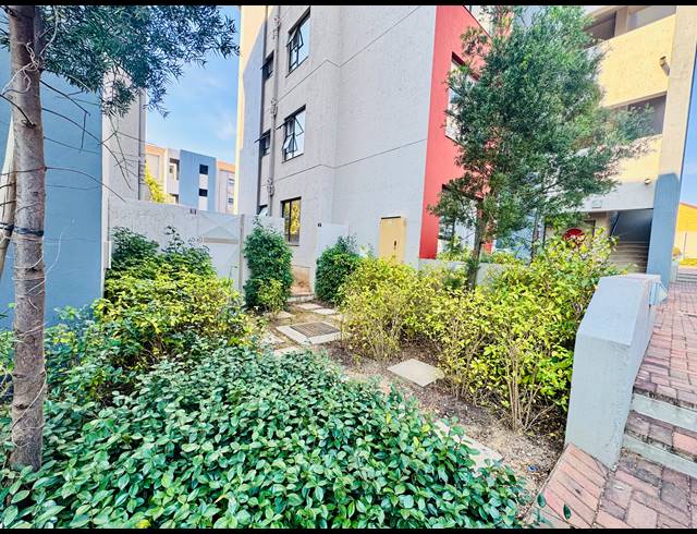 2 BEDROOM FLAT FOR SALE IN MAROELADAL